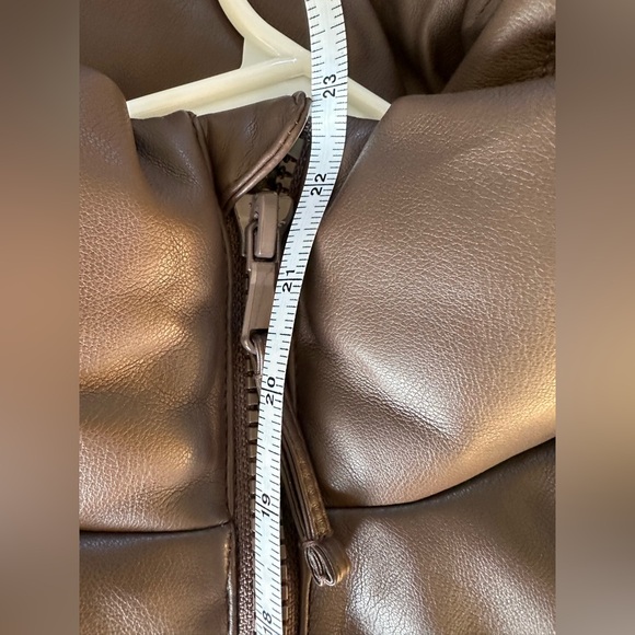 Old Navy Faux Leather Women's
Brown Puffer Jacket NWT SM CHOCOLATE SOFT cropped - Picture 7 of 15